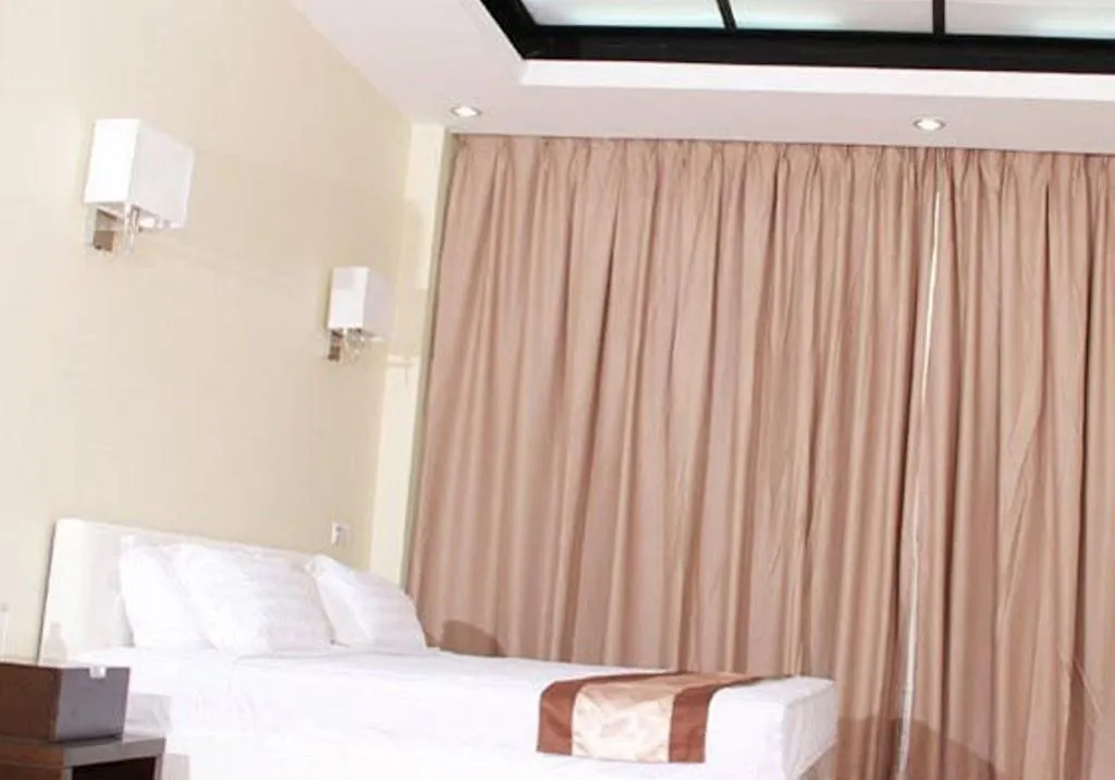 Sky Man Hotel Yangón