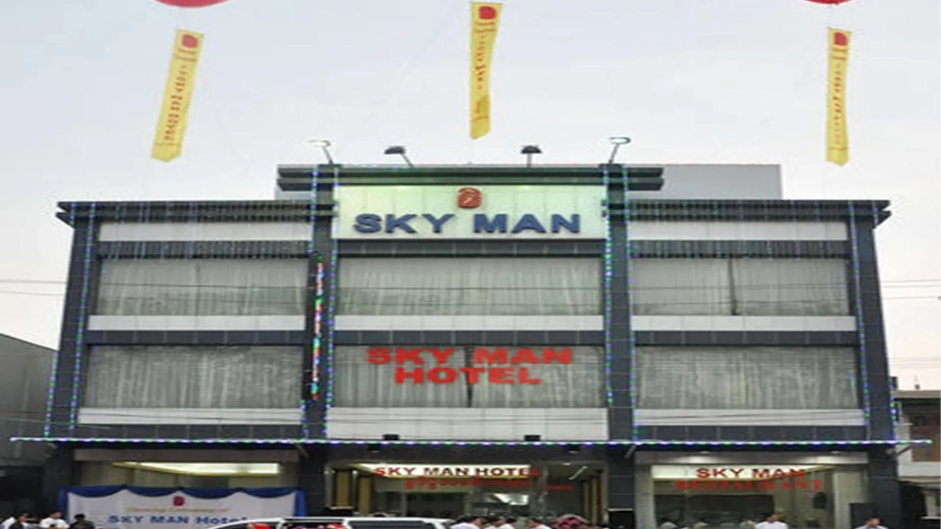 Sky Man Hotel Yangón Birmania