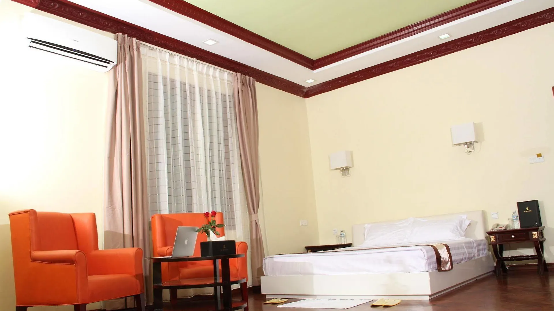Sky Man Hotel Γιανγκόν