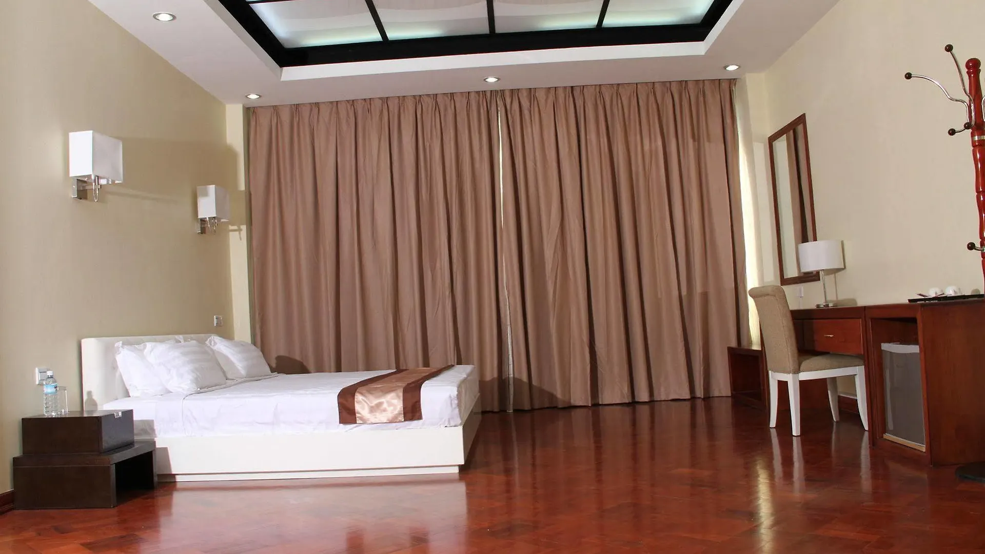 Sky Man Hotel Γιανγκόν