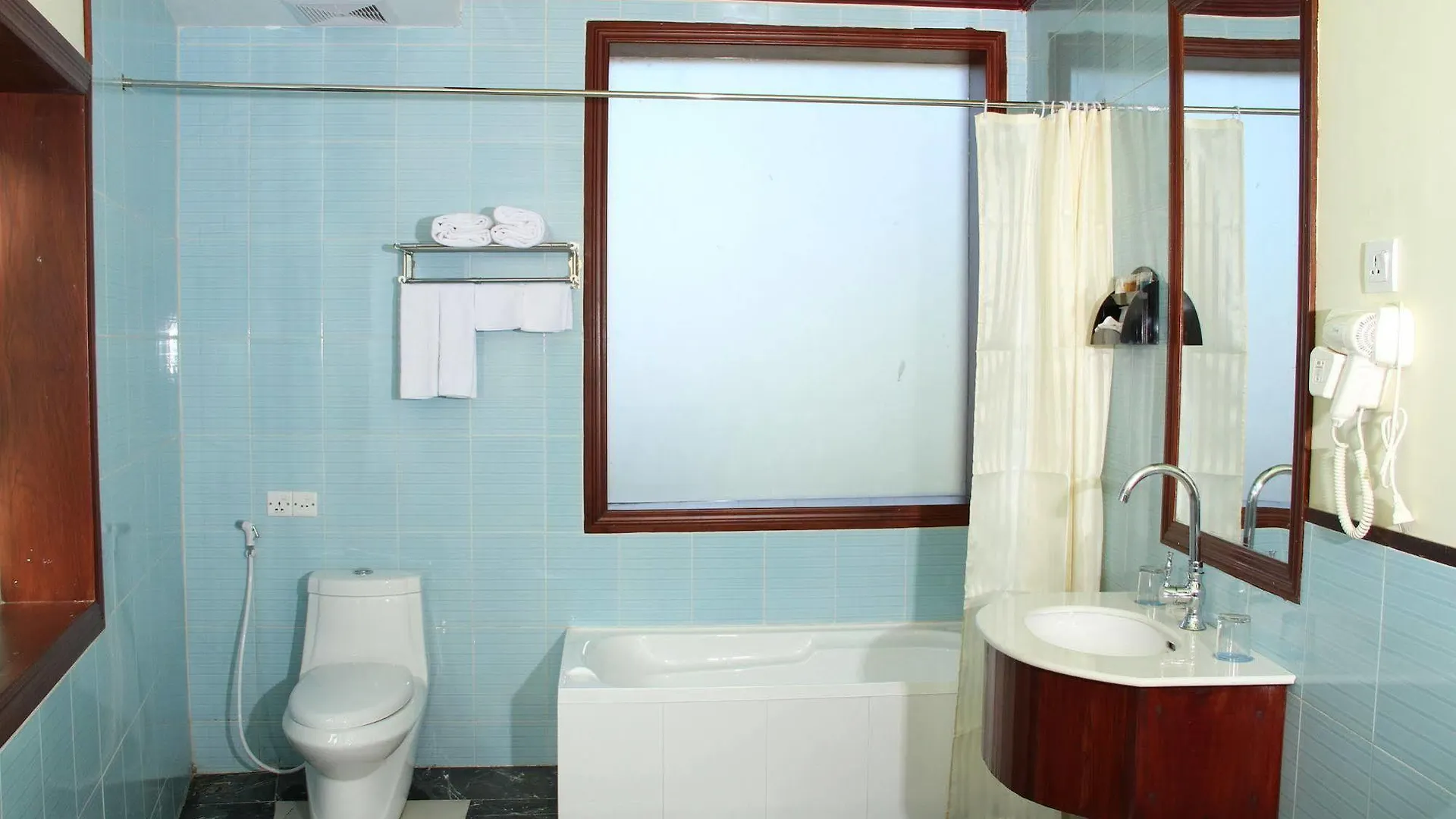 Sky Man Hotel Γιανγκόν