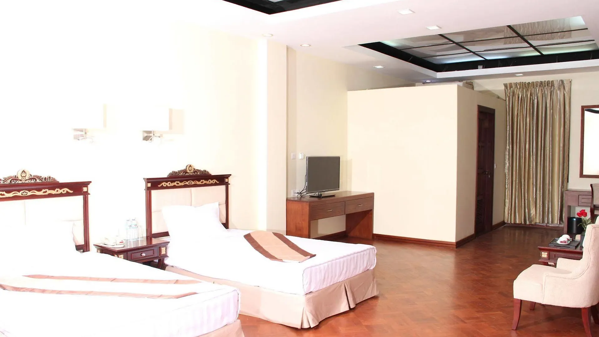 Sky Man Hotel Γιανγκόν